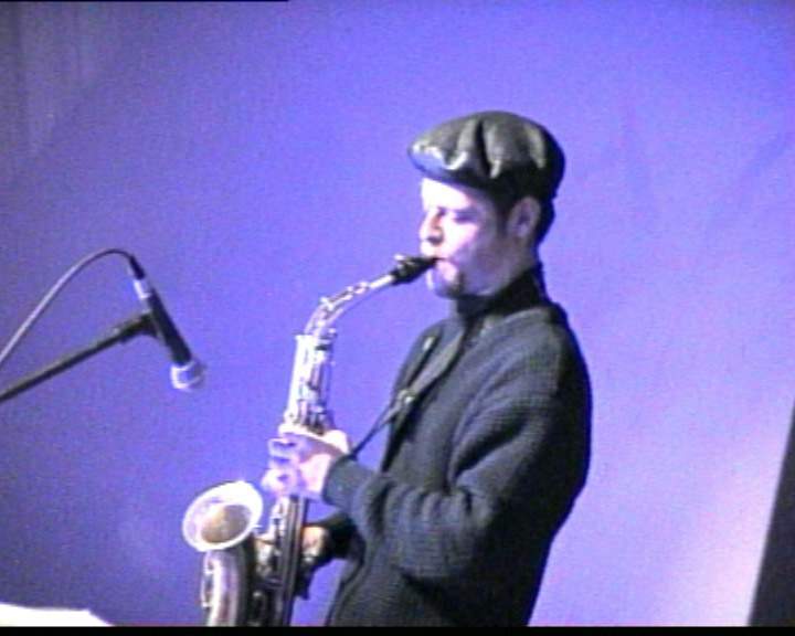 Sax2.jpg (34502 bytes)